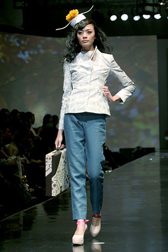 Lisa Reza The Duchess Story. Jakarta Fashion & Food Festival 2011 at Ballroom Hotel Harris. Kelapa Gading. Jakarta. [Foto: Mohammad Abduh/Wolipop]