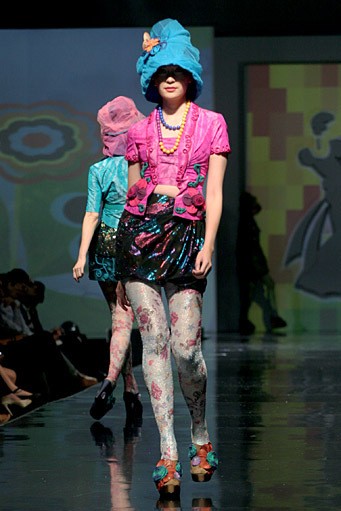 Lenny Agustin Intoxicating Blossom. Jakarta Fashion & Food Festival 2011 at harris Hotel. Kelapa Gading. Jakarta. [Foto: Mohammad Abduh/Wolipop]