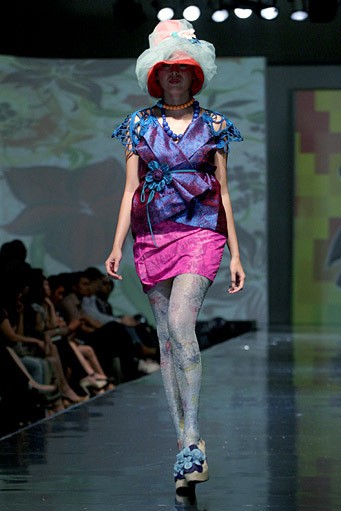 Lenny Agustin Intoxicating Blossom. Jakarta Fashion & Food Festival 2011 at harris Hotel. Kelapa Gading. Jakarta. [Foto: Mohammad Abduh/Wolipop]