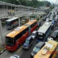 Pengemudi Mobil Luka-luka Dipukuli Sopir TransJ