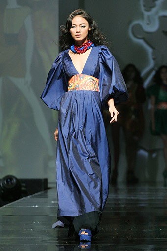 Padmo Gardjito Simplicty of demension. Jakarta Fashion & Food Festival 2011. Ballroom Hotel Harris. Kelapa Gading. Jakarta. [Foto: Mohammad Abduh/Wolipop]