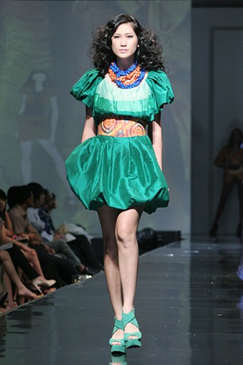 Padmo Gardjito Simplicty of demension. Jakarta Fashion & Food Festival 2011. Ballroom Hotel Harris. Kelapa Gading. Jakarta. [Foto: Mohammad Abduh/Wolipop]