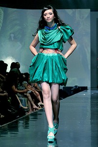 Padmo Gardjito Simplicty of demension. Jakarta Fashion & Food Festival 2011. Ballroom Hotel Harris. Kelapa Gading. Jakarta. [Foto: Mohammad Abduh/Wolipop]