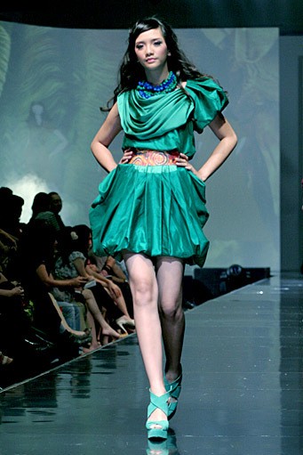 Padmo Gardjito Simplicty of demension. Jakarta Fashion & Food Festival 2011. Ballroom Hotel Harris. Kelapa Gading. Jakarta. [Foto: Mohammad Abduh/Wolipop]