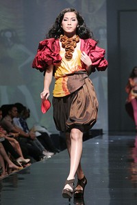 Padmo Gardjito Simplicty of demension. Jakarta Fashion & Food Festival 2011. Ballroom Hotel Harris. Kelapa Gading. Jakarta. [Foto: Mohammad Abduh/Wolipop]