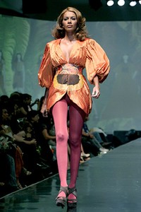 Padmo Gardjito Simplicty of demension. Jakarta Fashion & Food Festival 2011. Ballroom Hotel Harris. Kelapa Gading. Jakarta. [Foto: Mohammad Abduh/Wolipop]