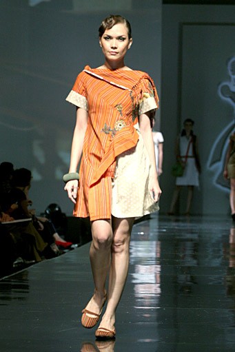 Dina Midiani Simply Irresistible of Tapanuli. Jakarta Fashion & Food Festival 2011 at Ballroom Hotel Harris. Kelapa Gading. Jakarta. [Foto: Mohammad Abduh/Wolipop]