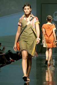 Dina Midiani Simply Irresistible of Tapanuli. Jakarta Fashion & Food Festival 2011 at Ballroom Hotel Harris. Kelapa Gading. Jakarta. [Foto: Mohammad Abduh/Wolipop]