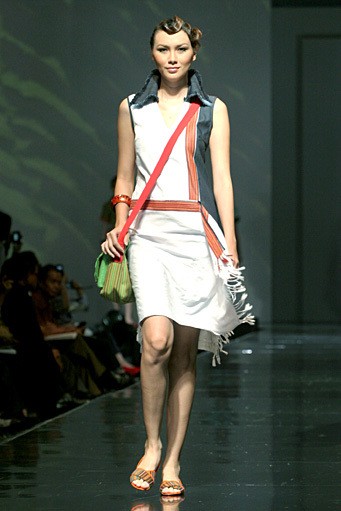 Dina Midiani Simply Irresistible of Tapanuli. Jakarta Fashion & Food Festival 2011 at Ballroom Hotel Harris. Kelapa Gading. Jakarta. [Foto: Mohammad Abduh/Wolipop]