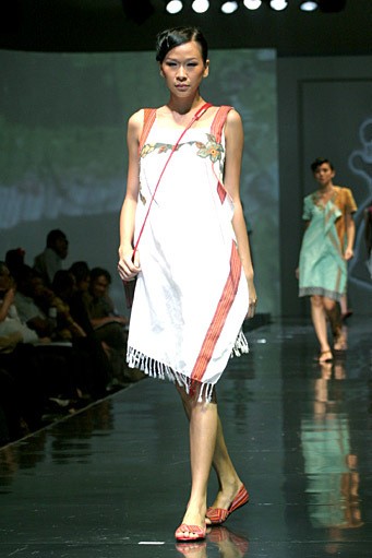 Dina Midiani Simply Irresistible of Tapanuli. Jakarta Fashion & Food Festival 2011 at Ballroom Hotel Harris. Kelapa Gading. Jakarta. [Foto: Mohammad Abduh/Wolipop]