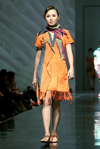 Dina Midiani Simply Irresistible of Tapanuli. Jakarta Fashion & Food Festival 2011 at Ballroom Hotel Harris. Kelapa Gading. Jakarta. [Foto: Mohammad Abduh/Wolipop]