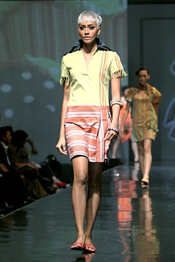 Dina Midiani Simply Irresistible of Tapanuli. Jakarta Fashion & Food Festival 2011 at Ballroom Hotel Harris. Kelapa Gading. Jakarta. [Foto: Mohammad Abduh/Wolipop]