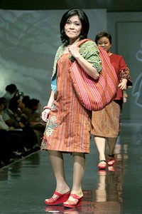 Dina Midiani Simply Irresistible of Tapanuli. Jakarta Fashion & Food Festival 2011 at Ballroom Hotel Harris. Kelapa Gading. Jakarta. [Foto: Mohammad Abduh/Wolipop]