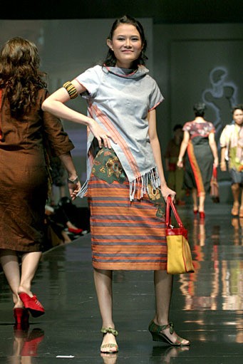 Dina Midiani Simply Irresistible of Tapanuli. Jakarta Fashion & Food Festival 2011 at Ballroom Hotel Harris. Kelapa Gading. Jakarta. [Foto: Mohammad Abduh/Wolipop]