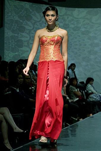 Handy Hartono Unforgetable H2. Jakarta Fashion & Food Festival 2011 at Ballroom Hotel Harris. Kelapa GAding. Jakarta. [Foto: Mohammad Abduh/Wolipop]