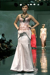 Handy Hartono Unforgetable H2. Jakarta Fashion & Food Festival 2011 at Ballroom Hotel Harris. Kelapa GAding. Jakarta. [Foto: Mohammad Abduh/Wolipop]