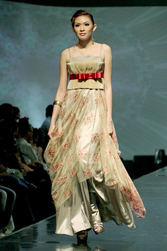 Handy Hartono Unforgetable H2. Jakarta Fashion & Food Festival 2011 at Ballroom Hotel Harris. Kelapa GAding. Jakarta. [Foto: Mohammad Abduh/Wolipop]