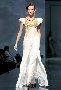 Handy Hartono Unforgetable H2. Jakarta Fashion & Food Festival 2011 at Ballroom Hotel Harris. Kelapa GAding. Jakarta. [Foto: Mohammad Abduh/Wolipop]