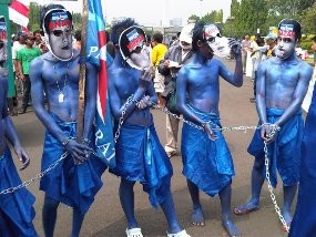  8 Manusia Biru Demo Istana Merdeka