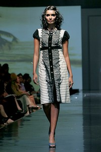 Musa Widyatmodjo The Luric [She] ll. Jakarta Fashion & Food Festival 2011 at Ballroom Hotel Harris. Kelapa Gading. Jakarta. [Foto: Mohammad Abduh/Wolipop]