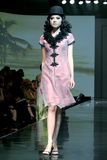 Musa Widyatmodjo The Luric [She] ll. Jakarta Fashion & Food Festival 2011 at Ballroom Hotel Harris. Kelapa Gading. Jakarta. [Foto: Mohammad Abduh/Wolipop]