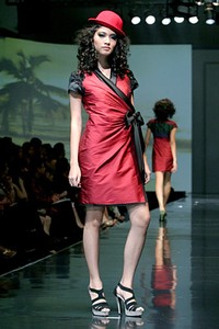 Musa Widyatmodjo The Luric [She] ll. Jakarta Fashion & Food Festival 2011 at Ballroom Hotel Harris. Kelapa Gading. Jakarta. [Foto: Mohammad Abduh/Wolipop]