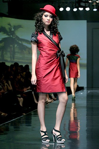 Musa Widyatmodjo The Luric [She] ll. Jakarta Fashion & Food Festival 2011 at Ballroom Hotel Harris. Kelapa Gading. Jakarta. [Foto: Mohammad Abduh/Wolipop]