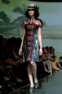 Musa Widyatmodjo The Luric [She] ll. Jakarta Fashion & Food Festival 2011 at Ballroom Hotel Harris. Kelapa Gading. Jakarta. [Foto: Mohammad Abduh/Wolipop]