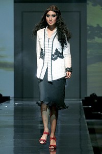 Musa Widyatmodjo The Luric [She] ll. Jakarta Fashion & Food Festival 2011 at Ballroom Hotel Harris. Kelapa Gading. Jakarta. [Foto: Mohammad Abduh/Wolipop]