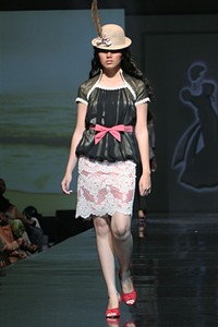 Musa Widyatmodjo The Luric [She] ll. Jakarta Fashion & Food Festival 2011 at Ballroom Hotel Harris. Kelapa Gading. Jakarta. [Foto: Mohammad Abduh/Wolipop]