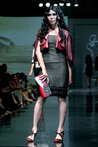 Musa Widyatmodjo The Luric [She] ll. Jakarta Fashion & Food Festival 2011 at Ballroom Hotel Harris. Kelapa Gading. Jakarta. [Foto: Mohammad Abduh/Wolipop]