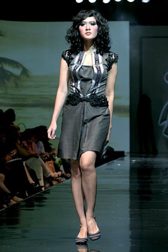 Musa Widyatmodjo The Luric [She] ll. Jakarta Fashion & Food Festival 2011 at Ballroom Hotel Harris. Kelapa Gading. Jakarta. [Foto: Mohammad Abduh/Wolipop]