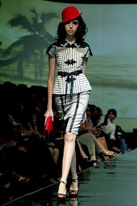 Musa Widyatmodjo The Luric [She] ll. Jakarta Fashion & Food Festival 2011 at Ballroom Hotel Harris. Kelapa Gading. Jakarta. [Foto: Mohammad Abduh/Wolipop]