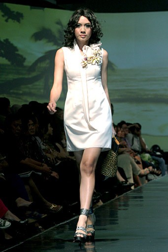 Musa Widyatmodjo The Luric [She] ll. Jakarta Fashion & Food Festival 2011 at Ballroom Hotel Harris. Kelapa Gading. Jakarta. [Foto: Mohammad Abduh/Wolipop]