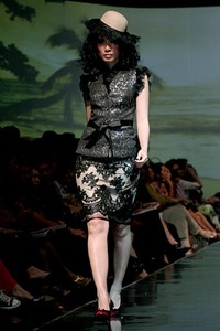 Musa Widyatmodjo The Luric [She] ll. Jakarta Fashion & Food Festival 2011 at Ballroom Hotel Harris. Kelapa Gading. Jakarta. [Foto: Mohammad Abduh/Wolipop]