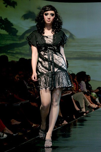 Musa Widyatmodjo The Luric [She] ll. Jakarta Fashion & Food Festival 2011 at Ballroom Hotel Harris. Kelapa Gading. Jakarta. [Foto: Mohammad Abduh/Wolipop]