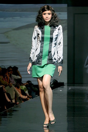 Musa Widyatmodjo The Luric [She] ll. Jakarta Fashion & Food Festival 2011 at Ballroom Hotel Harris. Kelapa Gading. Jakarta. [Foto: Mohammad Abduh/Wolipop]