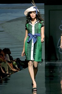 Musa Widyatmodjo The Luric [She] ll. Jakarta Fashion & Food Festival 2011 at Ballroom Hotel Harris. Kelapa Gading. Jakarta. [Foto: Mohammad Abduh/Wolipop]