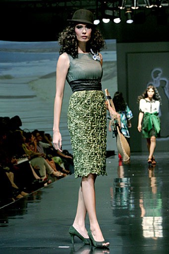 Musa Widyatmodjo The Luric [She] ll. Jakarta Fashion & Food Festival 2011 at Ballroom Hotel Harris. Kelapa Gading. Jakarta. [Foto: Mohammad Abduh/Wolipop]