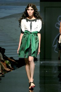 Musa Widyatmodjo The Luric [She] ll. Jakarta Fashion & Food Festival 2011 at Ballroom Hotel Harris. Kelapa Gading. Jakarta. [Foto: Mohammad Abduh/Wolipop]