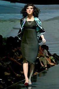 Musa Widyatmodjo The Luric [She] ll. Jakarta Fashion & Food Festival 2011 at Ballroom Hotel Harris. Kelapa Gading. Jakarta. [Foto: Mohammad Abduh/Wolipop]