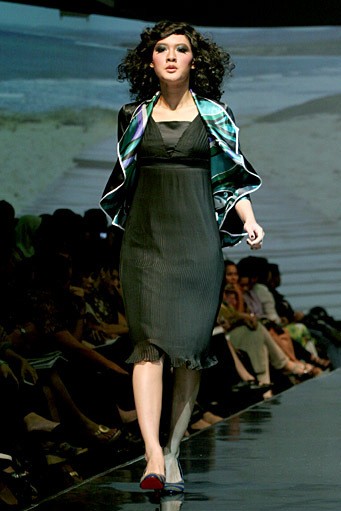 Musa Widyatmodjo The Luric [She] ll. Jakarta Fashion & Food Festival 2011 at Ballroom Hotel Harris. Kelapa Gading. Jakarta. [Foto: Mohammad Abduh/Wolipop]