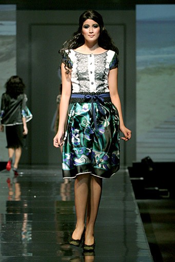 Musa Widyatmodjo The Luric [She] ll. Jakarta Fashion & Food Festival 2011 at Ballroom Hotel Harris. Kelapa Gading. Jakarta. [Foto: Mohammad Abduh/Wolipop]