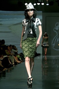 Musa Widyatmodjo The Luric [She] ll. Jakarta Fashion & Food Festival 2011 at Ballroom Hotel Harris. Kelapa Gading. Jakarta. [Foto: Mohammad Abduh/Wolipop]