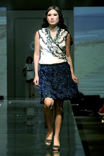 Musa Widyatmodjo The Luric [She] ll. Jakarta Fashion & Food Festival 2011 at Ballroom Hotel Harris. Kelapa Gading. Jakarta. [Foto: Mohammad Abduh/Wolipop]