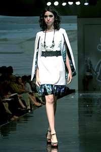 Musa Widyatmodjo The Luric [She] ll. Jakarta Fashion & Food Festival 2011 at Ballroom Hotel Harris. Kelapa Gading. Jakarta. [Foto: Mohammad Abduh/Wolipop]