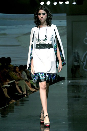 Musa Widyatmodjo The Luric [She] ll. Jakarta Fashion & Food Festival 2011 at Ballroom Hotel Harris. Kelapa Gading. Jakarta. [Foto: Mohammad Abduh/Wolipop]