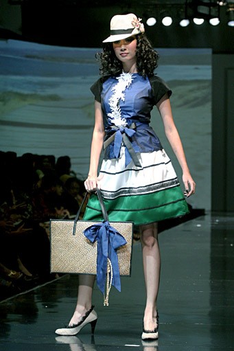 Musa Widyatmodjo The Luric [She] ll. Jakarta Fashion & Food Festival 2011 at Ballroom Hotel Harris. Kelapa Gading. Jakarta. [Foto: Mohammad Abduh/Wolipop]