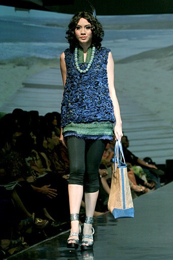 Musa Widyatmodjo The Luric [She] ll. Jakarta Fashion & Food Festival 2011 at Ballroom Hotel Harris. Kelapa Gading. Jakarta. [Foto: Mohammad Abduh/Wolipop]