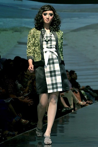 Musa Widyatmodjo The Luric [She] ll. Jakarta Fashion & Food Festival 2011 at Ballroom Hotel Harris. Kelapa Gading. Jakarta. [Foto: Mohammad Abduh/Wolipop]